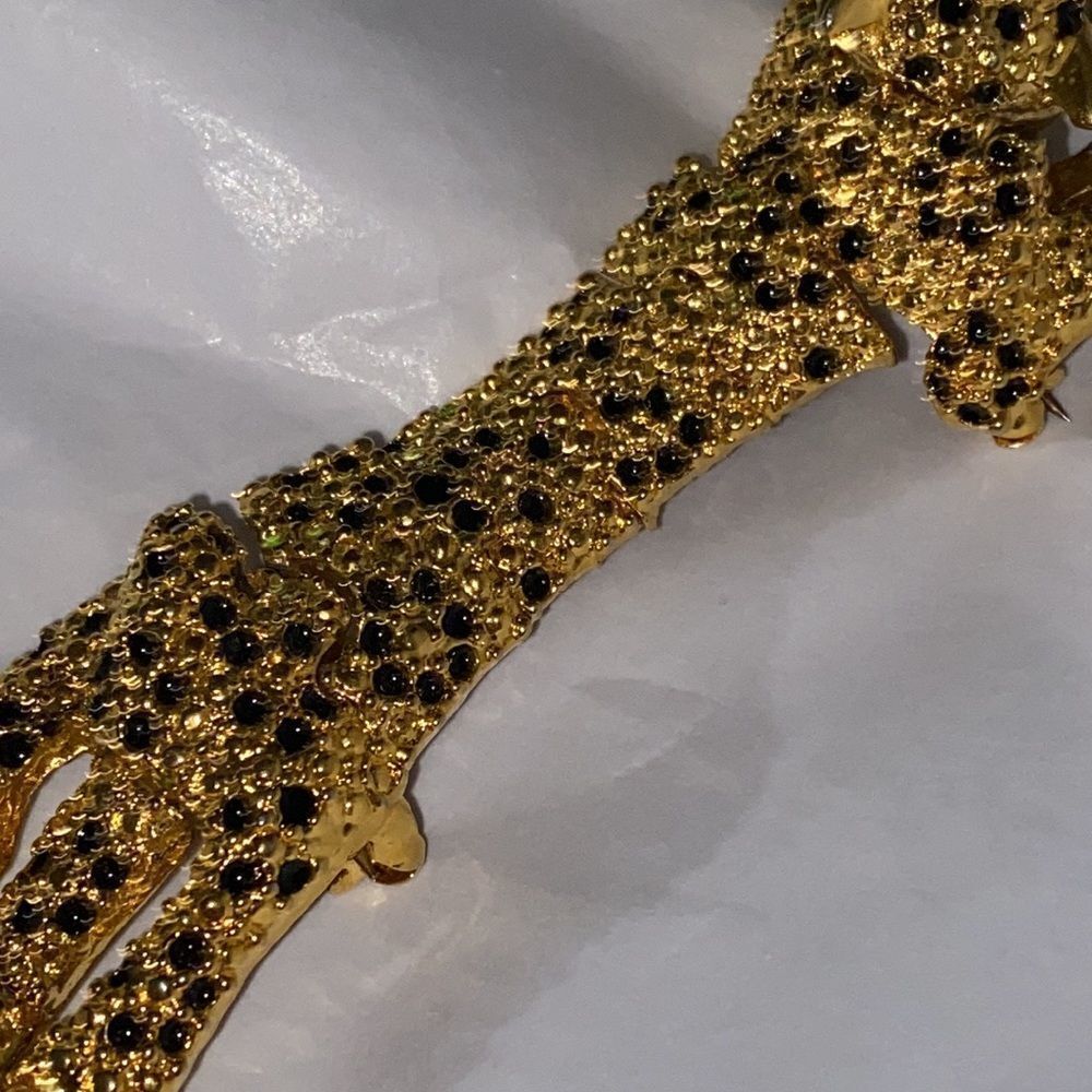 Vintage Articulated Leopard Pin Gold with Green Glass Eyes - Picture 7 of 12